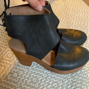 Free People size 40 leather clogs